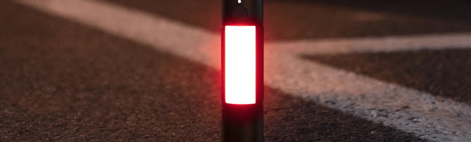 Cauți o lanternă puternică, iată lanterna Xiaomi Multi Function Flashlight!